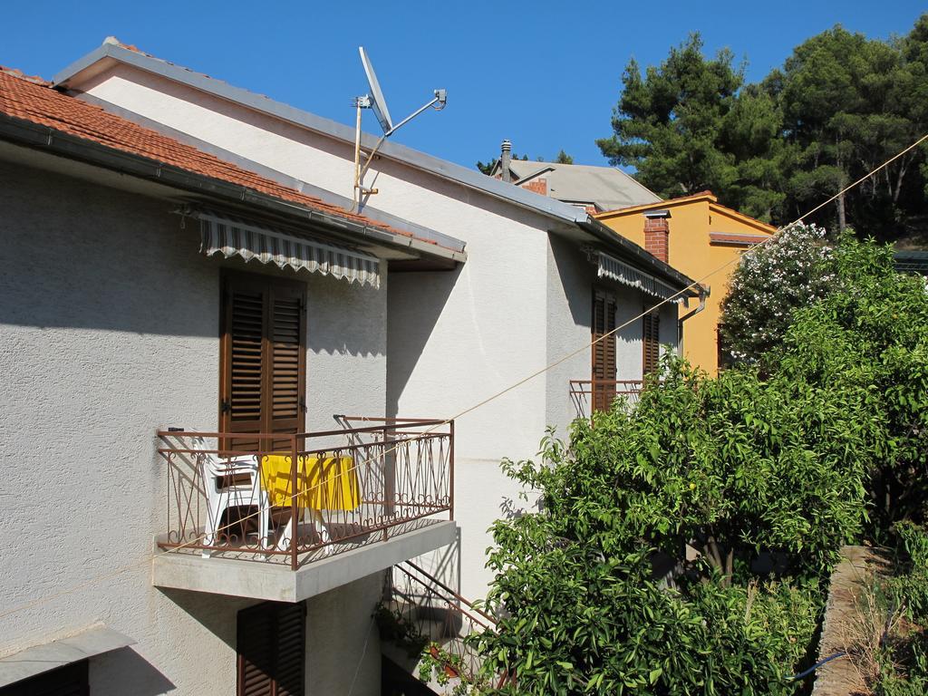 Guest House Jelsa Jelsa  Rum bild