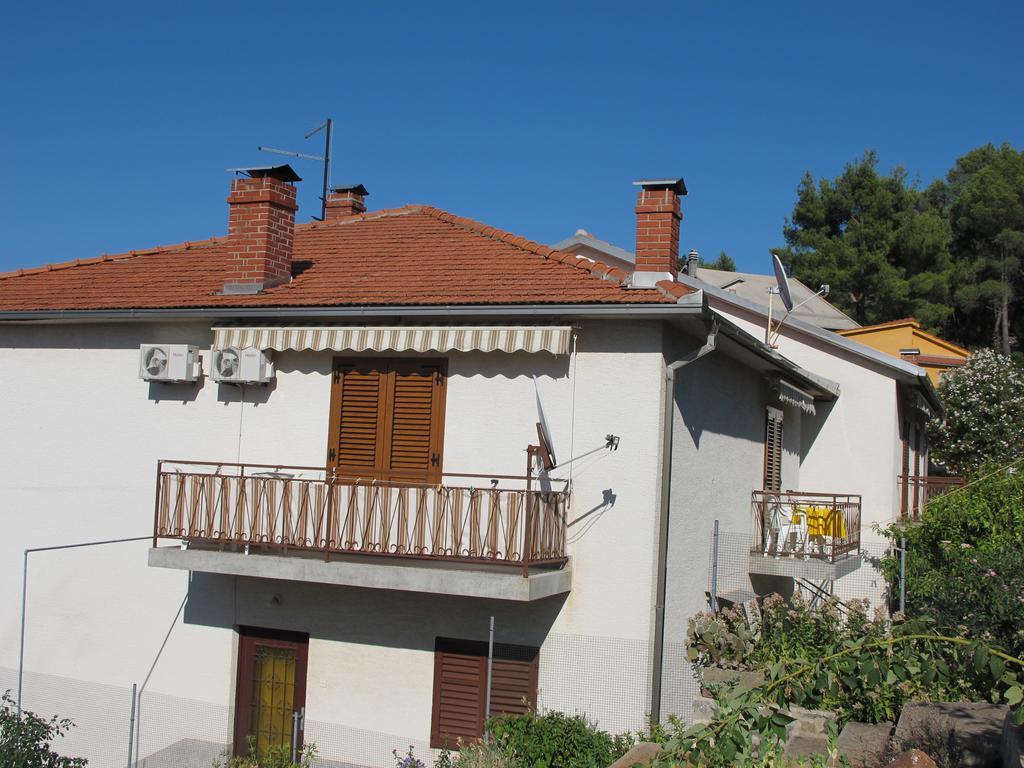 Guest House Jelsa Jelsa  Rum bild